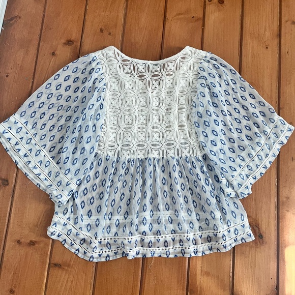 Cupcakes and Cashmere Ikat Print Blouse Sz S - Picture 5 of 5